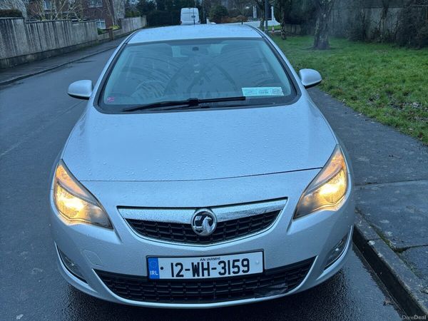 Vauxhall Astra Hatchback, Petrol, 2012, Silver