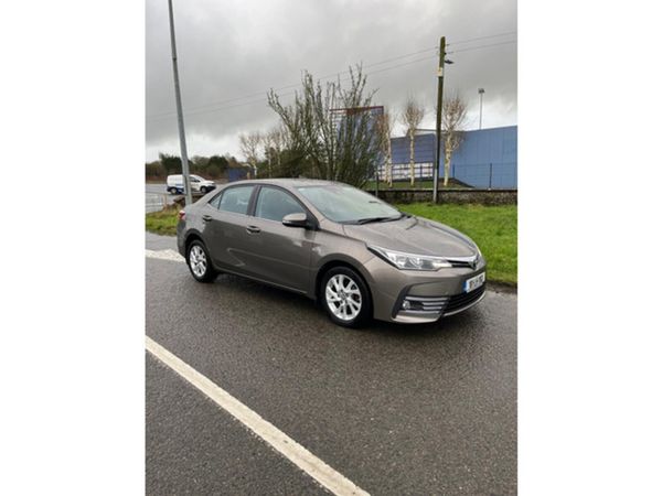 Toyota Corolla Saloon, Diesel, 2018, Grey