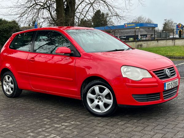 Volkswagen Polo Hatchback, Petrol, 2007, Red