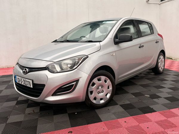 Hyundai i20 Hatchback, Petrol, 2013, Silver