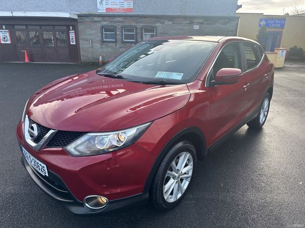 Nissan Qashqai Hatchback, Petrol, 2016, Red