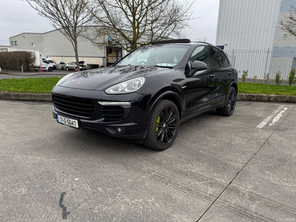 Porsche Cayenne SUV, Petrol Plug-in Hybrid, 2017, Black