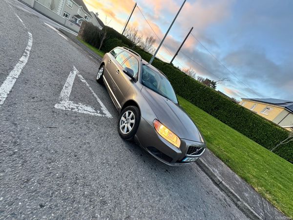 Volvo V70 Estate, Petrol, 2008, Gold