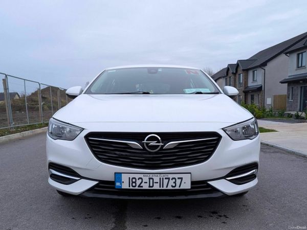 Opel Insignia Hatchback, Diesel, 2018, White