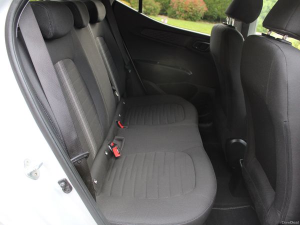 Hyundai i10 Hatchback, Petrol, 2017, White