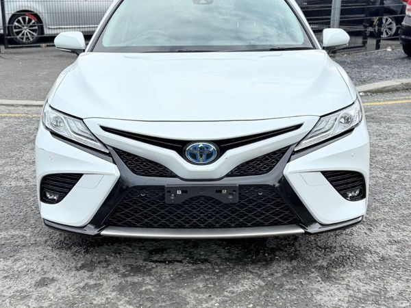 Toyota Camry Saloon, Petrol Hybrid, 2020, White