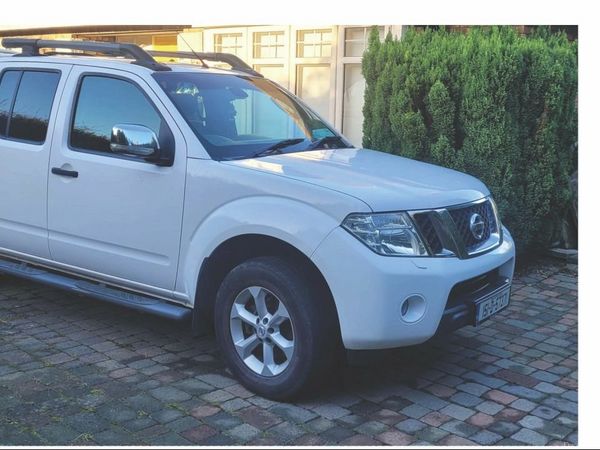 Nissan Navara Pick Up, Diesel, 2015, White