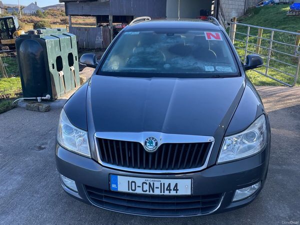 Skoda Octavia Estate, Petrol, 2010, Grey