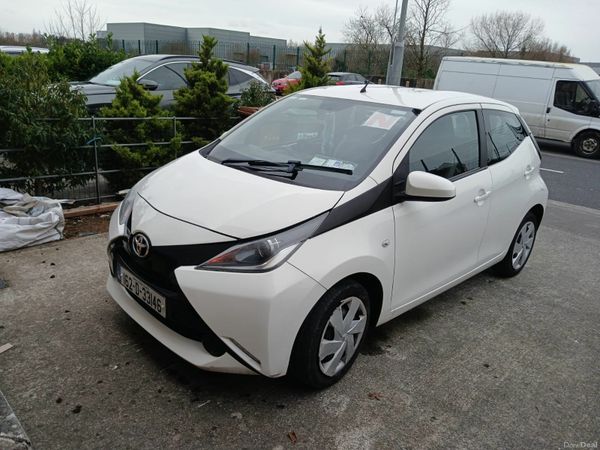 Toyota Aygo Hatchback, Petrol, 2016, White