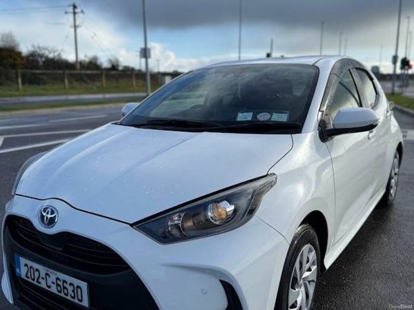 Toyota Yaris Hatchback, Petrol Hybrid, 2020, White