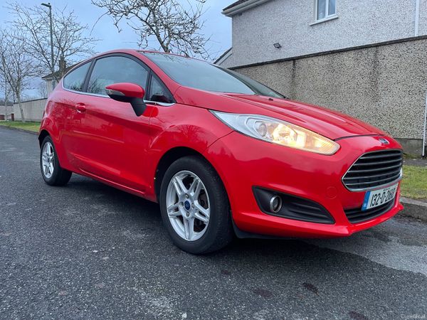 Ford Fiesta Hatchback, Petrol, 2013, Red