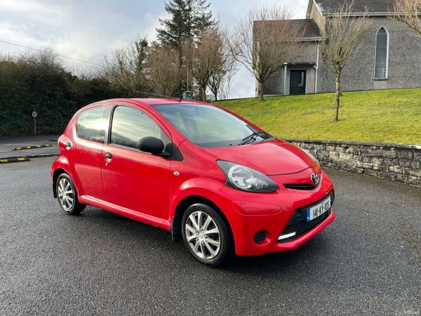 Toyota Aygo Hatchback, Petrol, 2014, Red