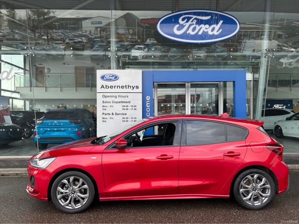 Ford Focus Hatchback, Petrol, 2023, Red