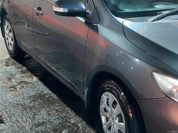 Toyota Corolla Saloon, Diesel, 2012, Grey