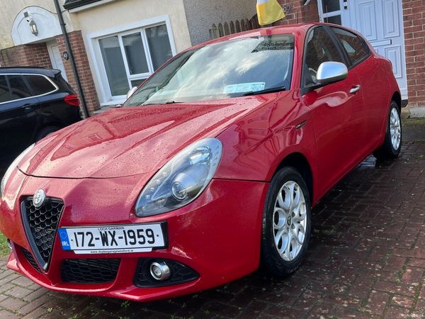 Alfa Romeo Giulietta Hatchback, Diesel, 2017, Red