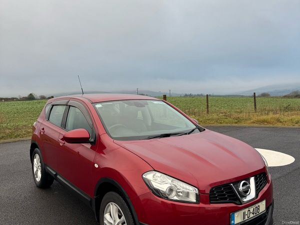 Nissan Qashqai Hatchback, Diesel, 2011, Red