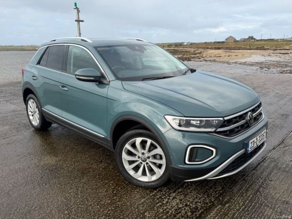 Volkswagen T-Roc Estate, Petrol, 2023, Blue