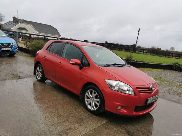 Toyota Auris Hatchback, Diesel, 2012, Red