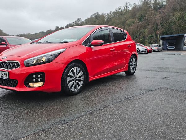 Kia Ceed Hatchback, Petrol, 2018, Red