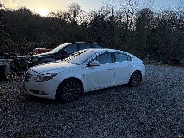 Vauxhall Insignia Hatchback, Diesel, 2011, White
