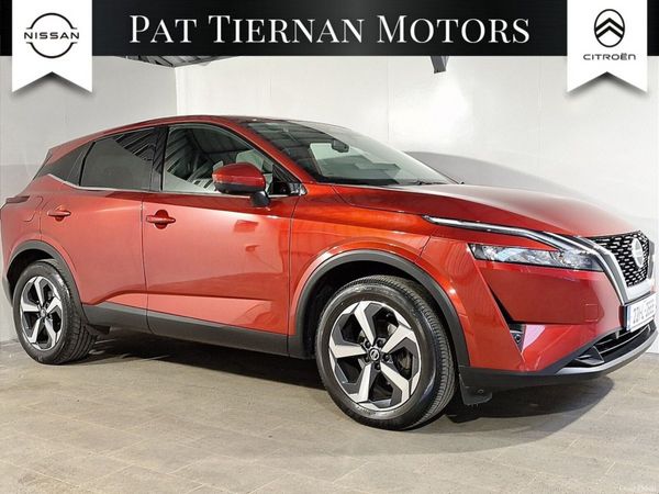 Nissan Qashqai MPV, Petrol, 2022, Red