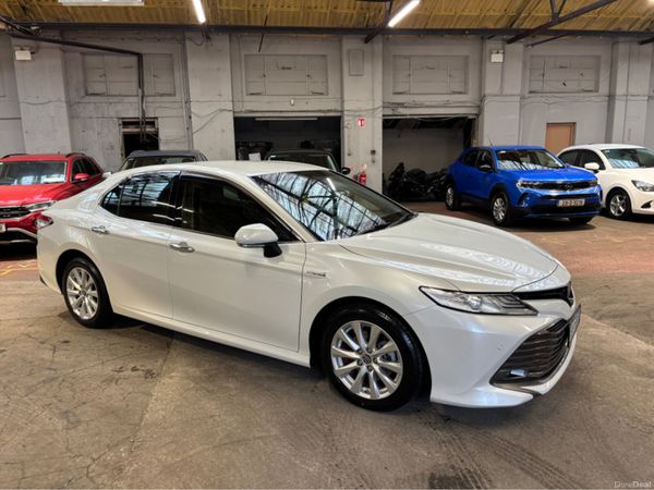 Toyota Camry Saloon, Petrol Hybrid, 2019, White