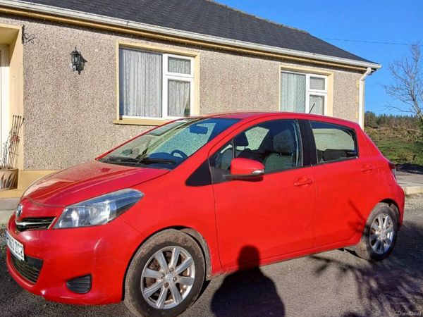 Toyota Yaris Hatchback, Petrol, 2013, Red