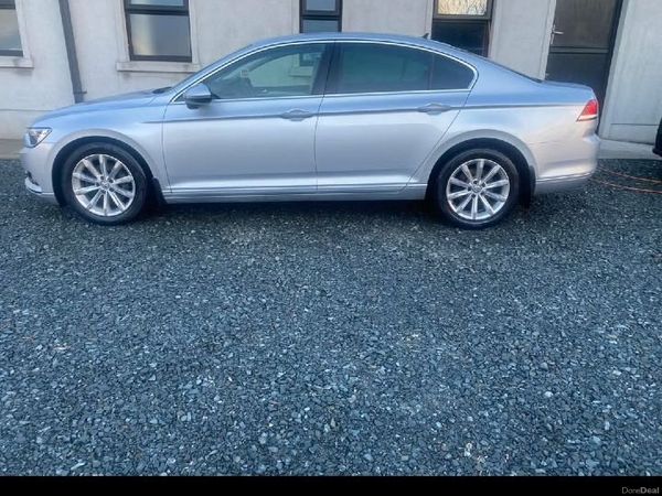 Volkswagen Passat Saloon, Diesel, 2017, Silver