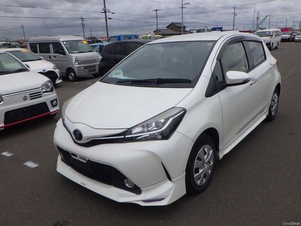Toyota Yaris Hatchback, Petrol, 2016, White