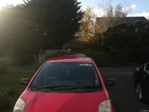 Toyota Yaris Hatchback, Petrol, 2007, Red