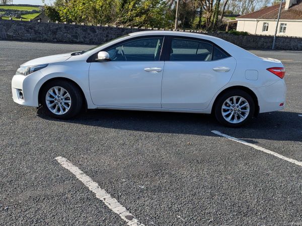 Toyota Corolla Saloon, Diesel, 2014, White