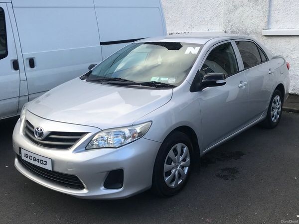 Toyota Corolla Saloon, Petrol, 2012, Silver