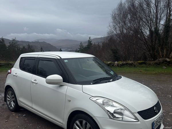 Suzuki Swift Hatchback, Petrol, 2013, White