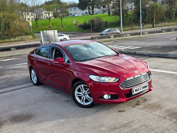 Ford Mondeo Hatchback, Diesel, 2016, Red