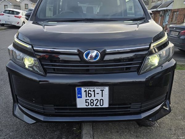 Toyota Voxy MPV, Petrol Hybrid, 2016, Black