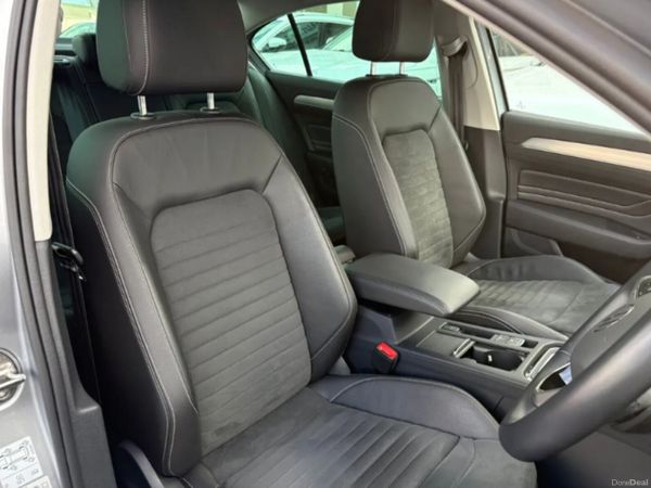 Volkswagen Passat Saloon, Diesel, 2022, Silver
