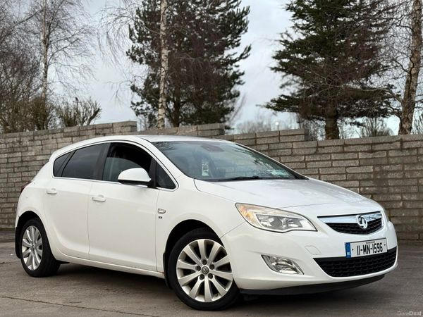 Vauxhall Astra Hatchback, Diesel, 2011, White