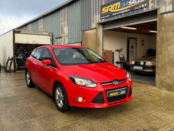 Ford Focus Hatchback, Petrol, 2013, Red