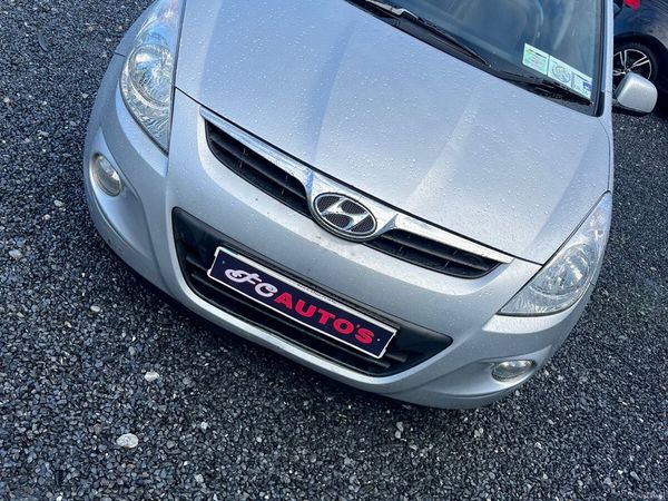 Hyundai i20 Hatchback, Diesel, 2010, Silver