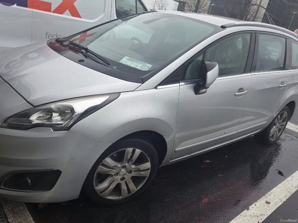 Peugeot 5008 MPV, Diesel, 2016, Silver