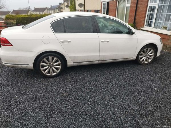 Volkswagen Passat Saloon, Diesel, 2013, White