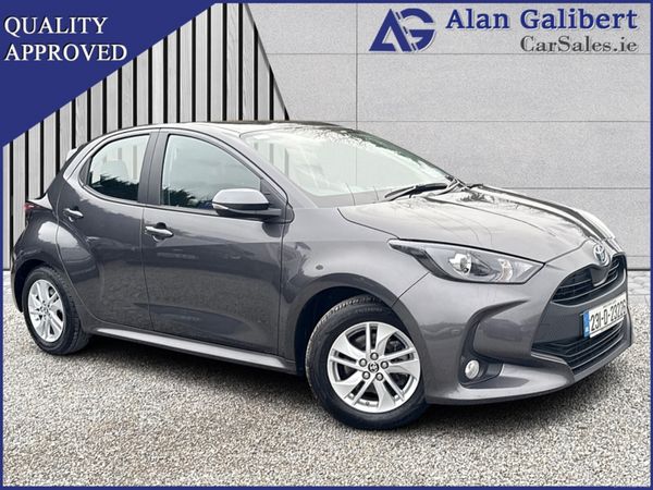 Toyota Yaris Hatchback, Petrol Hybrid, 2023, Grey