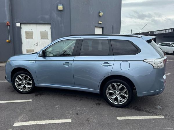 Mitsubishi Outlander SUV, Petrol Plug-in Hybrid, 2015, Blue