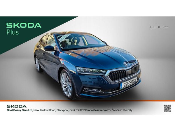 Skoda Octavia Hatchback, Petrol, 2023, Blue