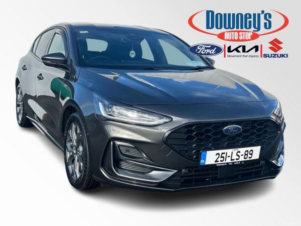 Ford Focus Hatchback, Petrol, 2025, Grey