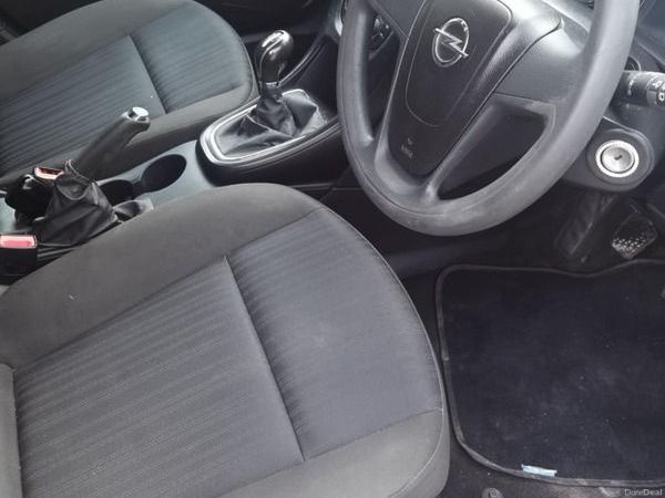 Opel Astra Hatchback, Diesel, 2014, Brown