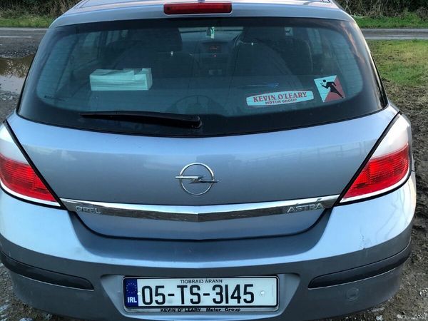Opel Astra Hatchback, Petrol, 2005, Silver