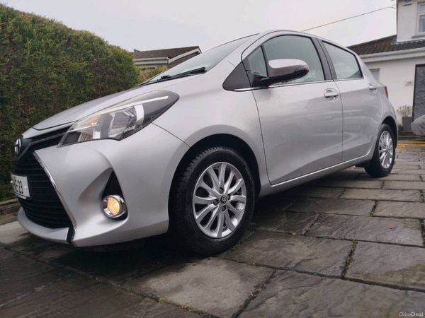 Toyota Yaris Hatchback, Petrol, 2015, Silver