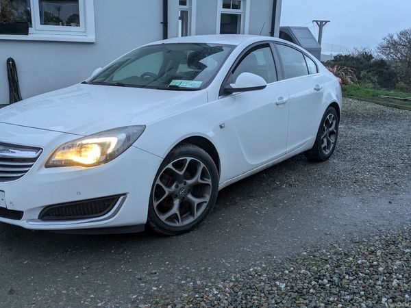 Vauxhall Insignia Hatchback, Diesel, 2014, White