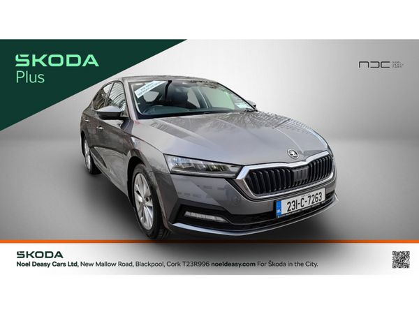 Skoda Octavia Hatchback, Petrol, 2023, Grey